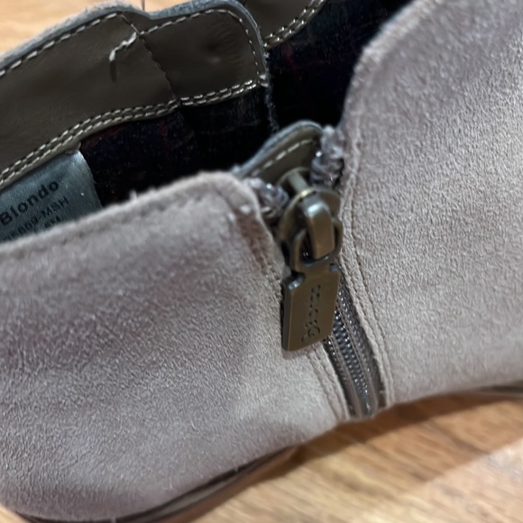 Very gently used BLONDO waterproof boots - Picture 9 of 11